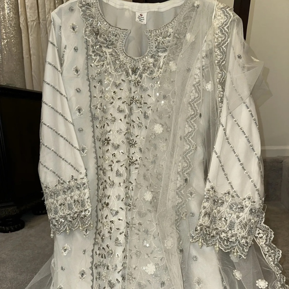 Pakistani gorgeous designer salwar suit for wedding and party. Size L. Bust 42.